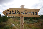 Signpost along the hiking-trail to Galåbodarna